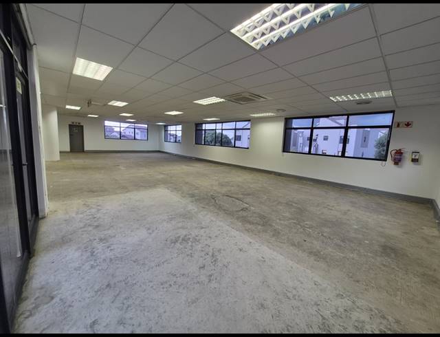 320M² OFFICE TO LET IN SUNNINGHILL